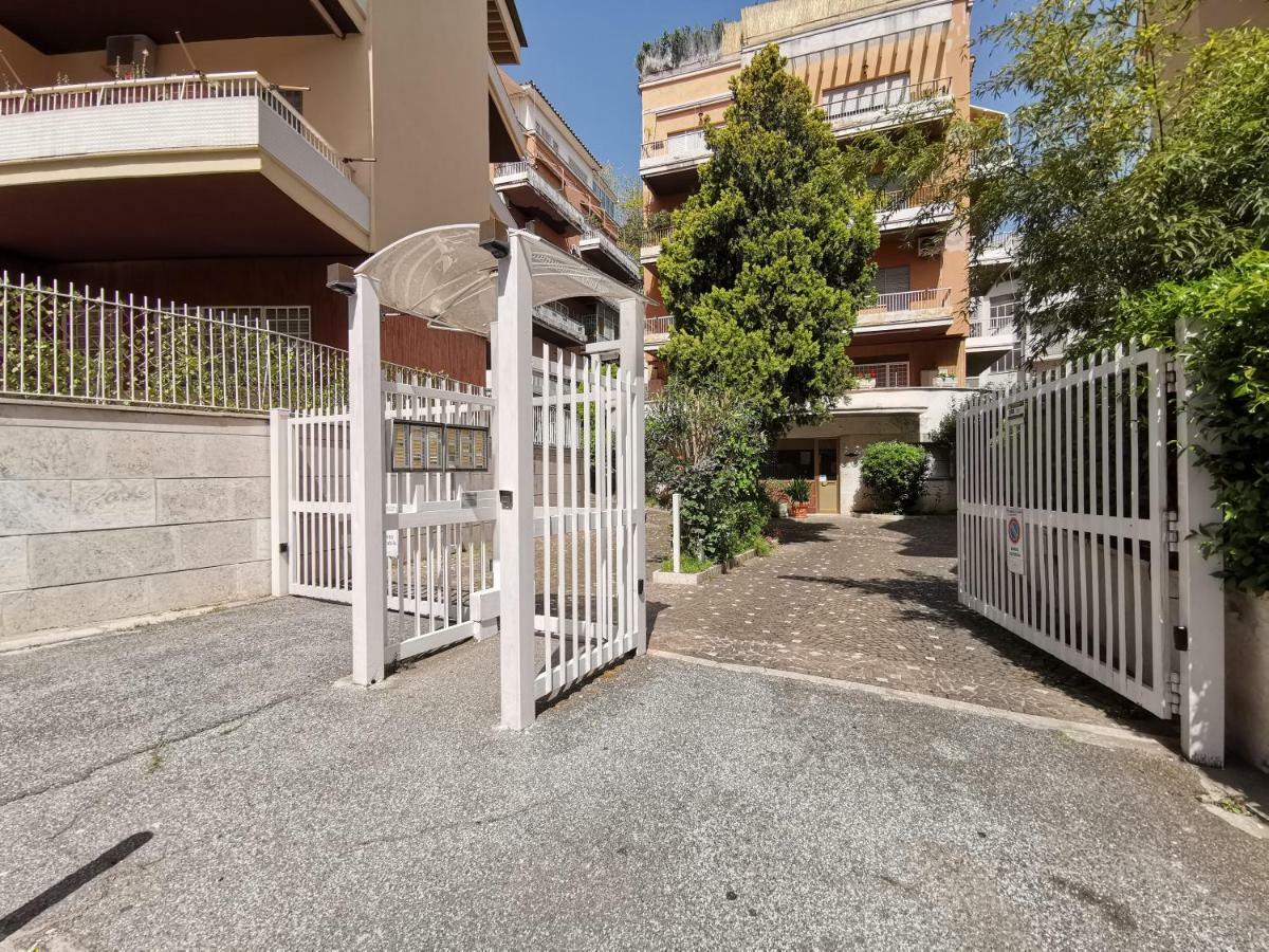 Cozy San Pietro Apartment Roma Ngoại thất bức ảnh