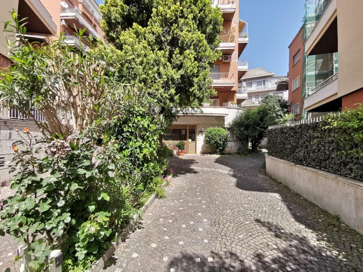 Cozy San Pietro Apartment Roma Ngoại thất bức ảnh